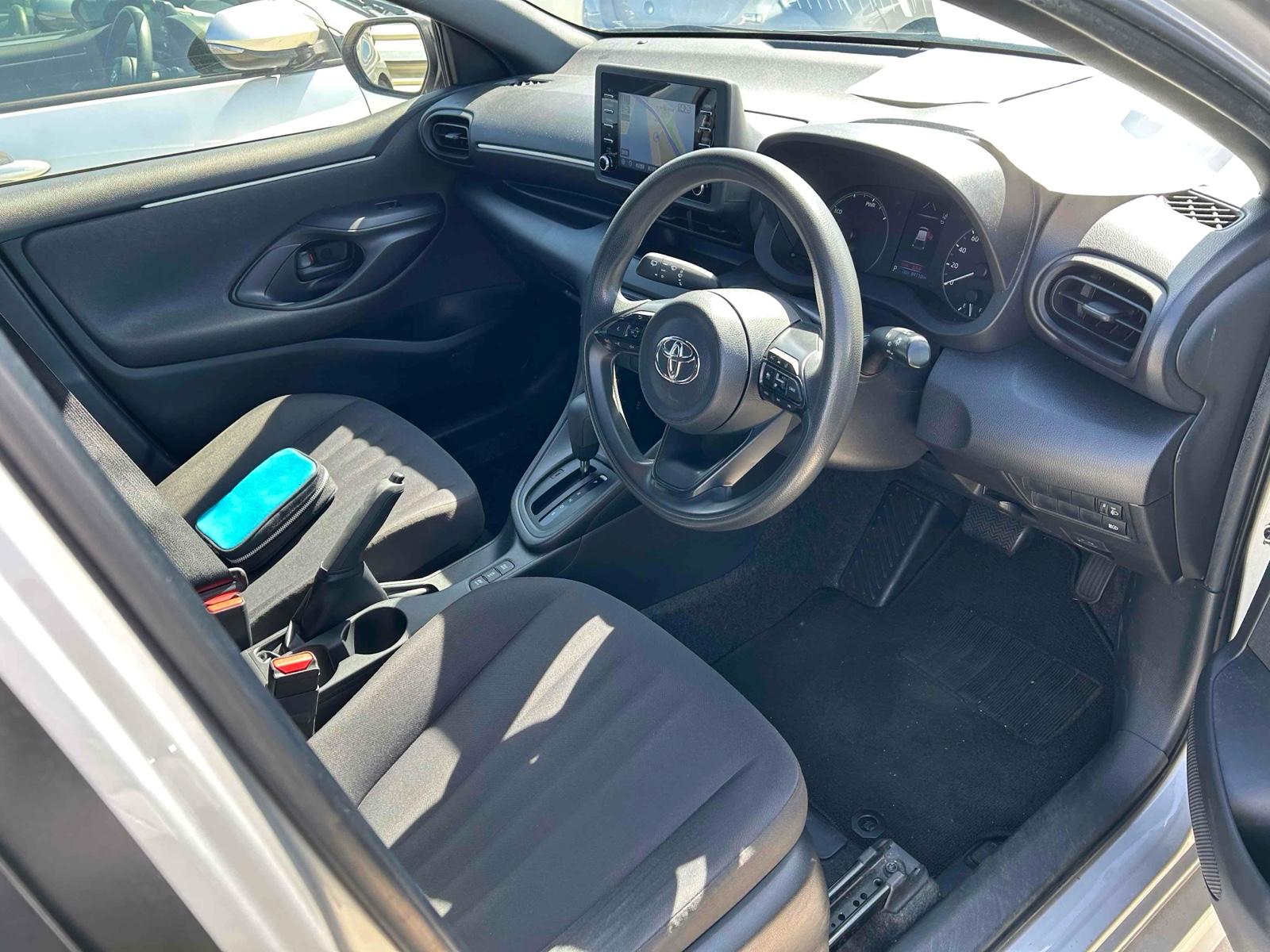 TOYOTA YARIS HYBRID X Image 28