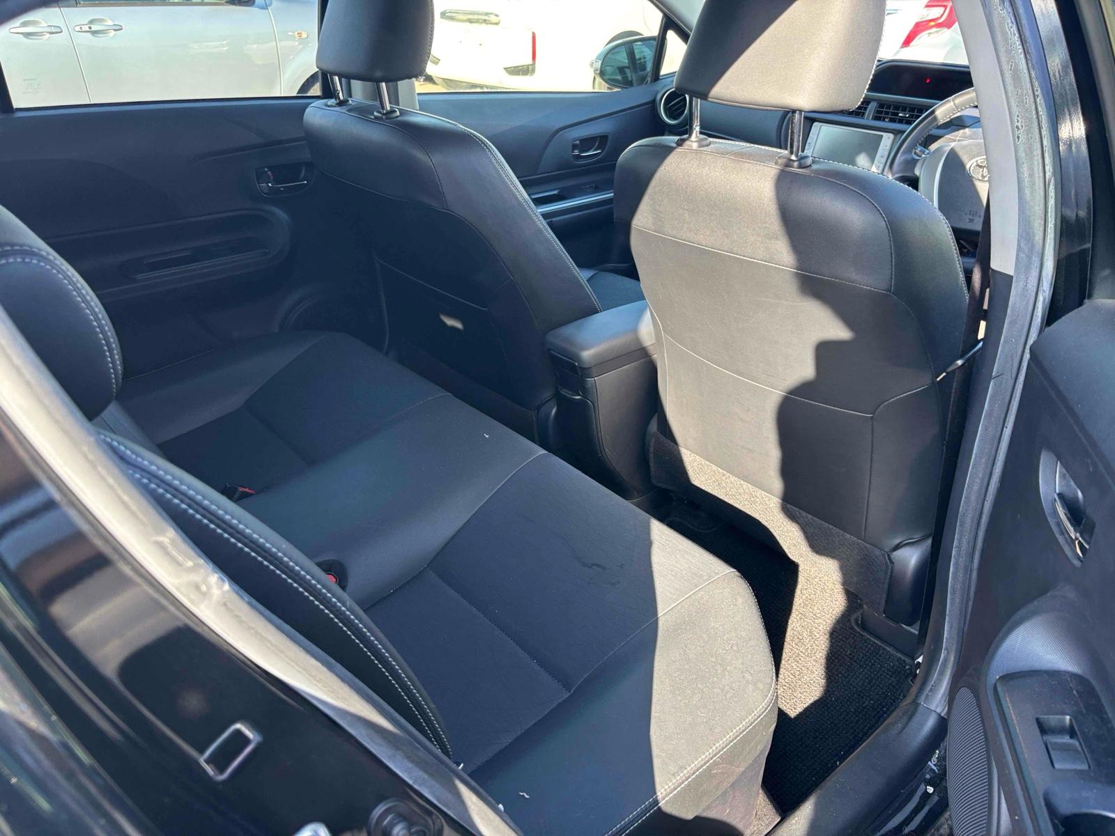 TOYOTA AQUA G BLACK LEATHER  Image 5