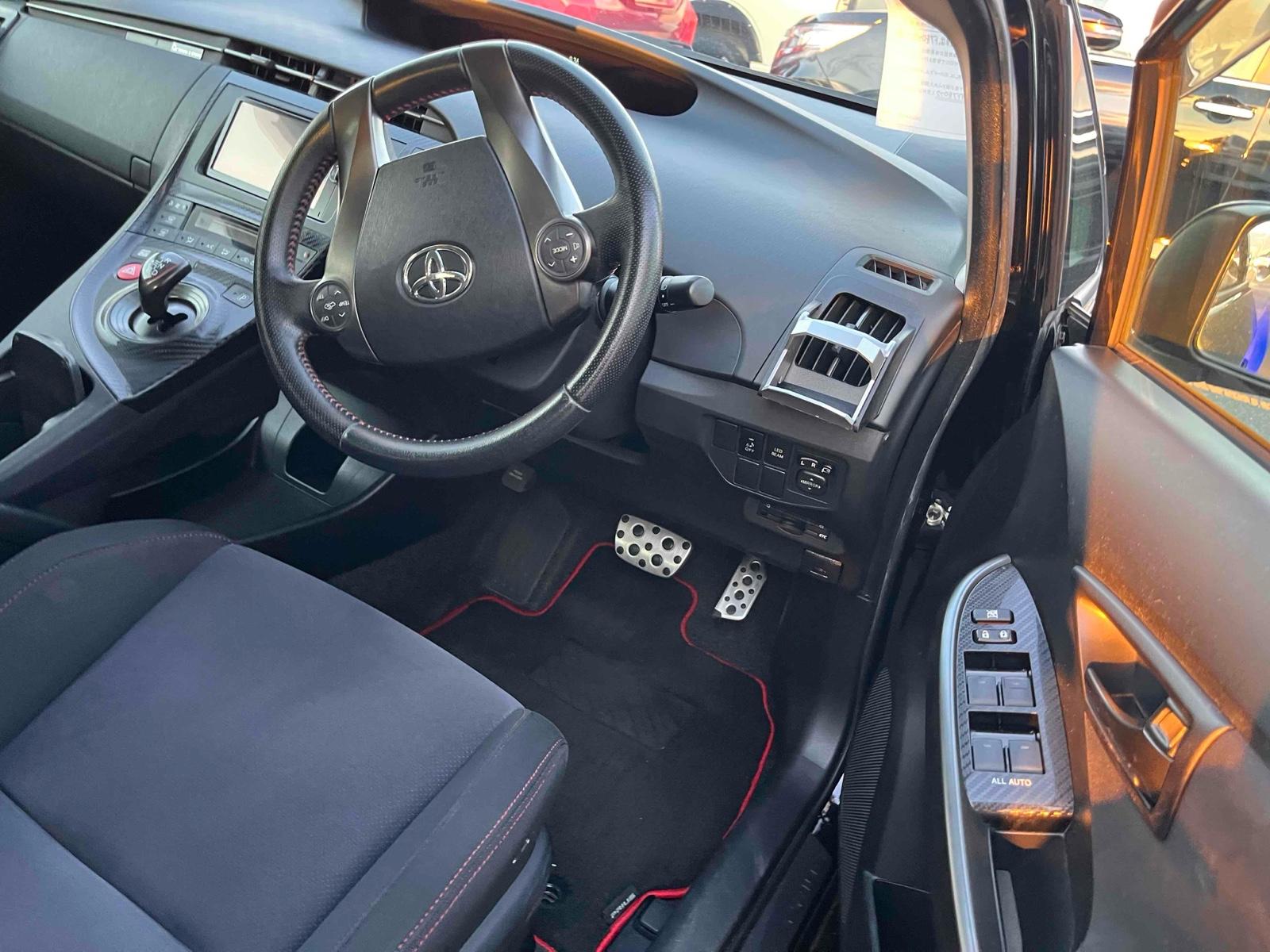 TOYOTA PRIUS 5D S TOURING SELECTION G'S Image 10
