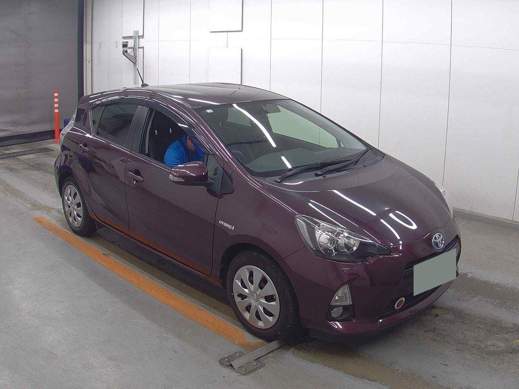 TOYOTA AQUA G BLACK SOFT LEATHER SELECTION Image 3