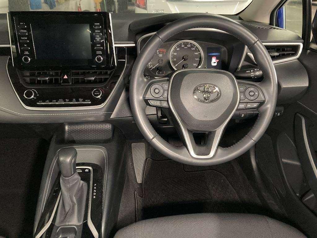 TOYOTA COROLLA TUOURING HYBRID S Image 9