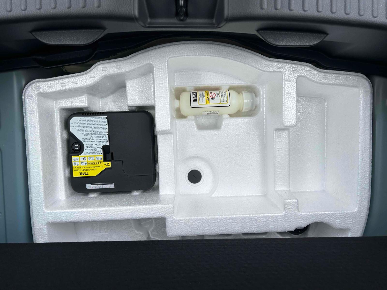 TOYOTA YARIS HYBRID Z Image 13