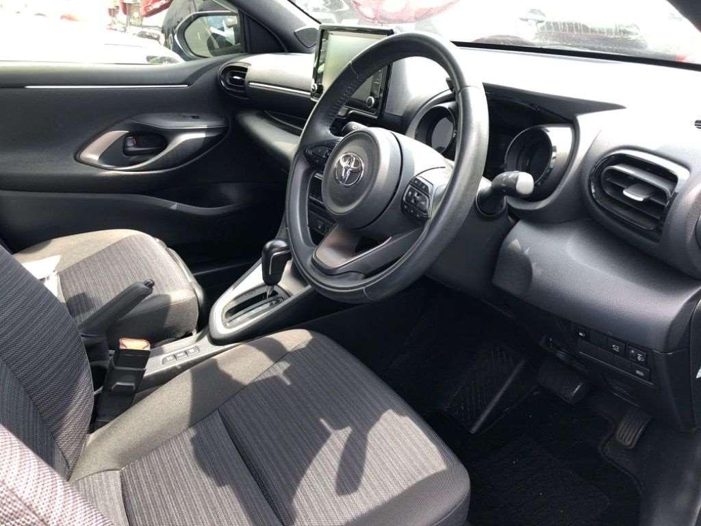 TOYOTA YARIS HYBRID Z Image 5