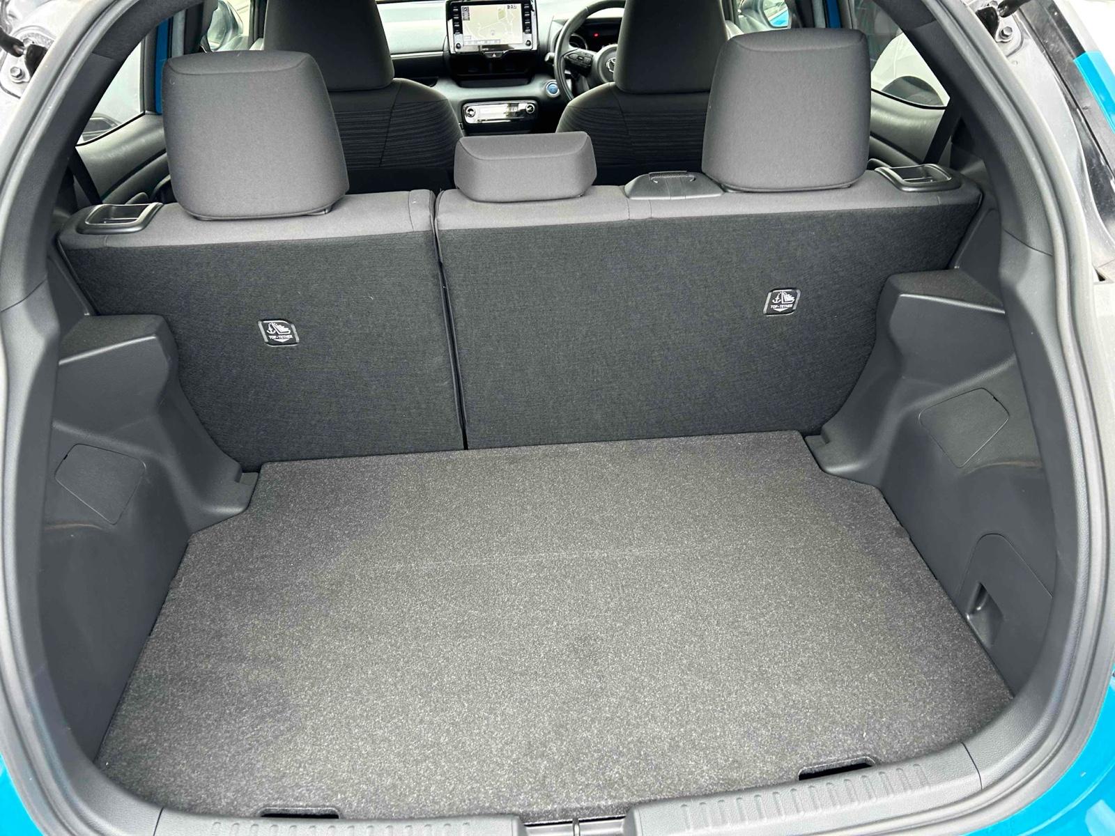 TOYOTA YARIS HYBRID Z Image 9
