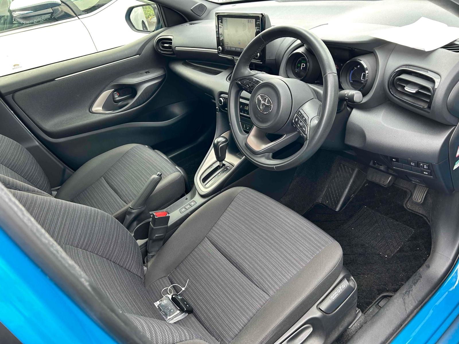 TOYOTA YARIS HYBRID Z Image 6