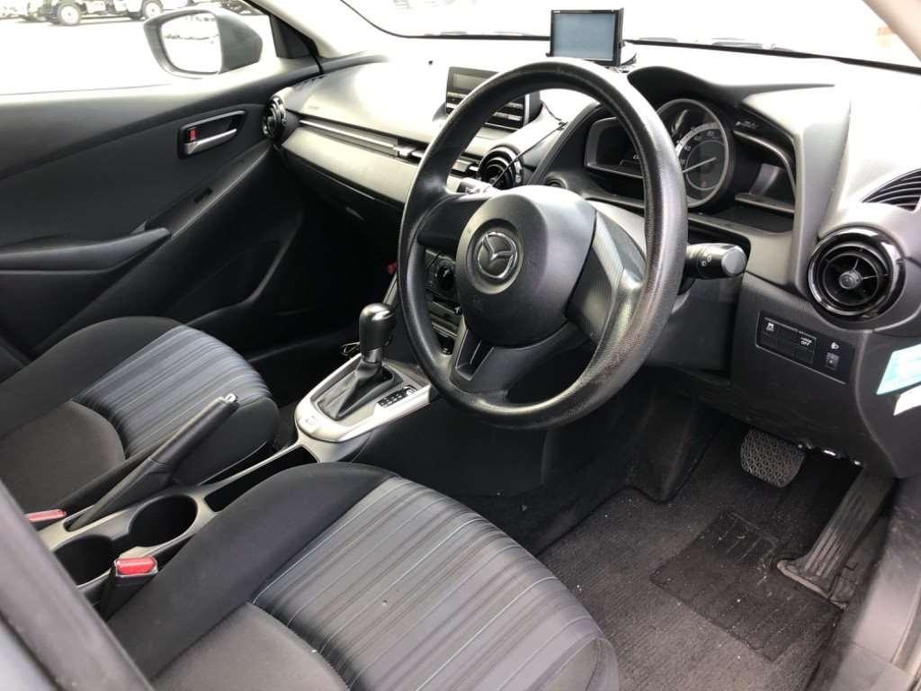 MAZDA DEMIO 13C Image 5