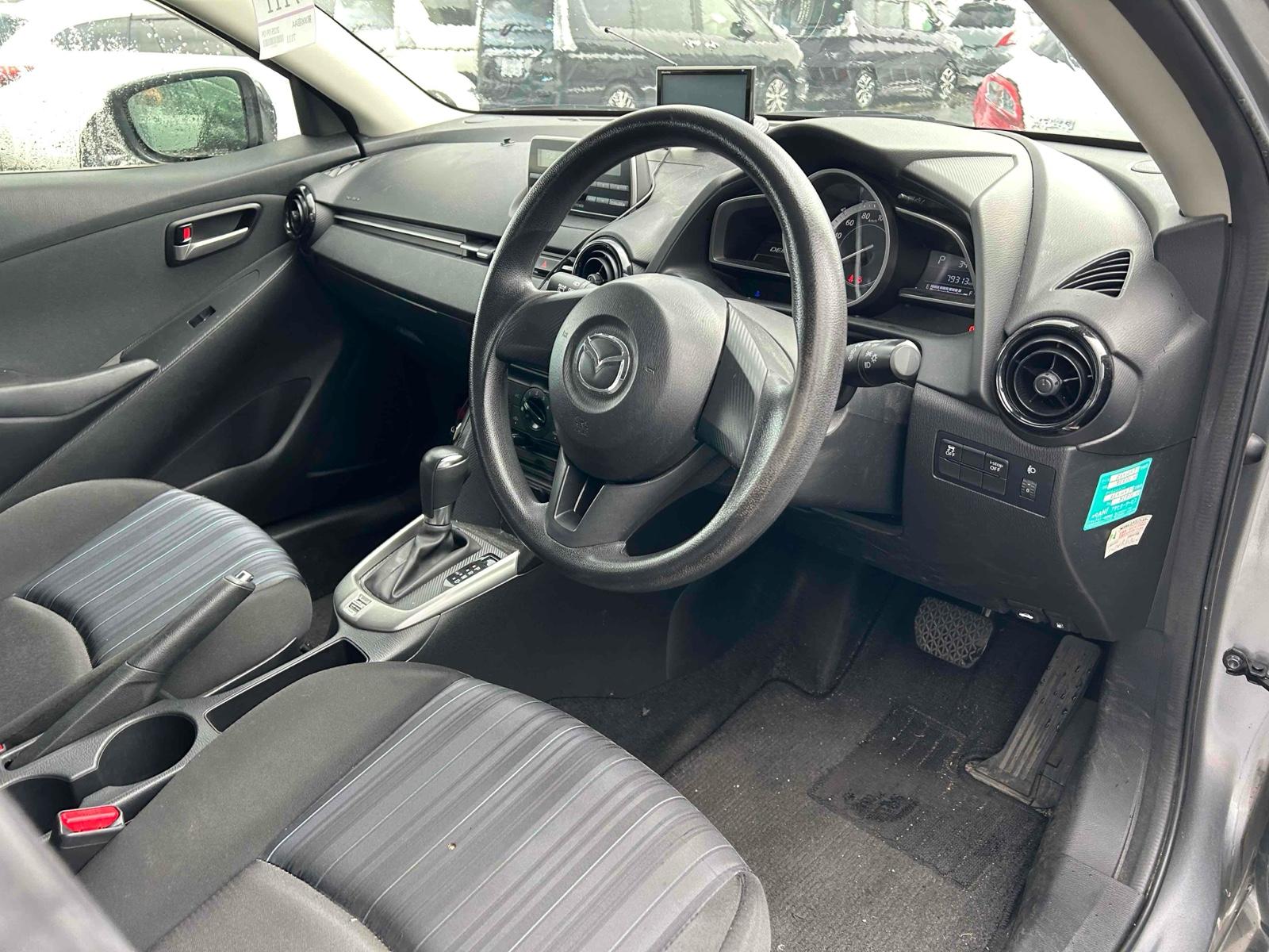 MAZDA DEMIO 13C Image 11