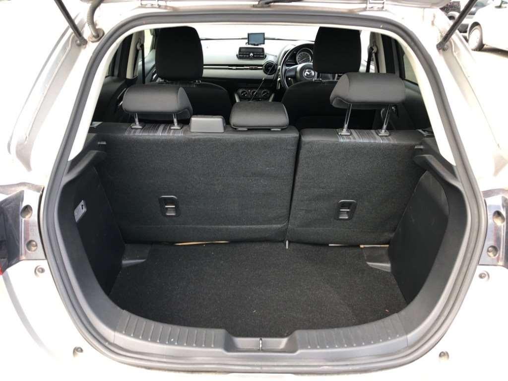 MAZDA DEMIO 13C Image 6