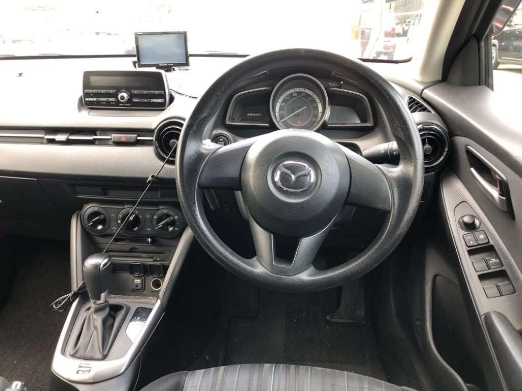 MAZDA DEMIO 13C Image 9
