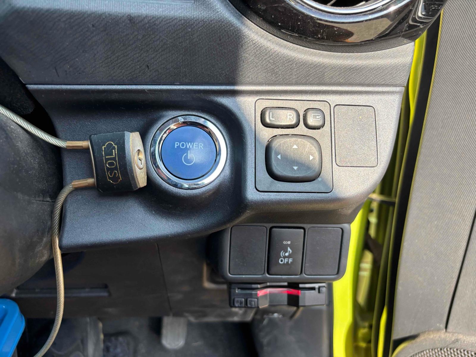 TOYOTA AQUA X-URBAN SMART ENTRY PACKAGE Image 25