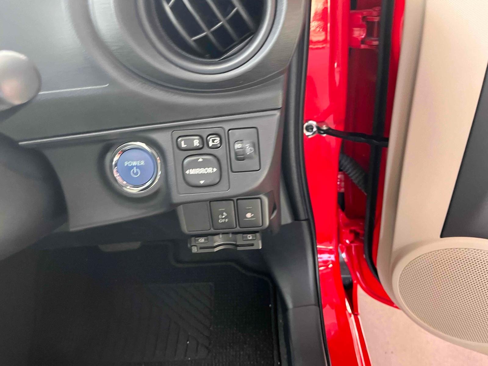 TOYOTA AQUA S Image 11
