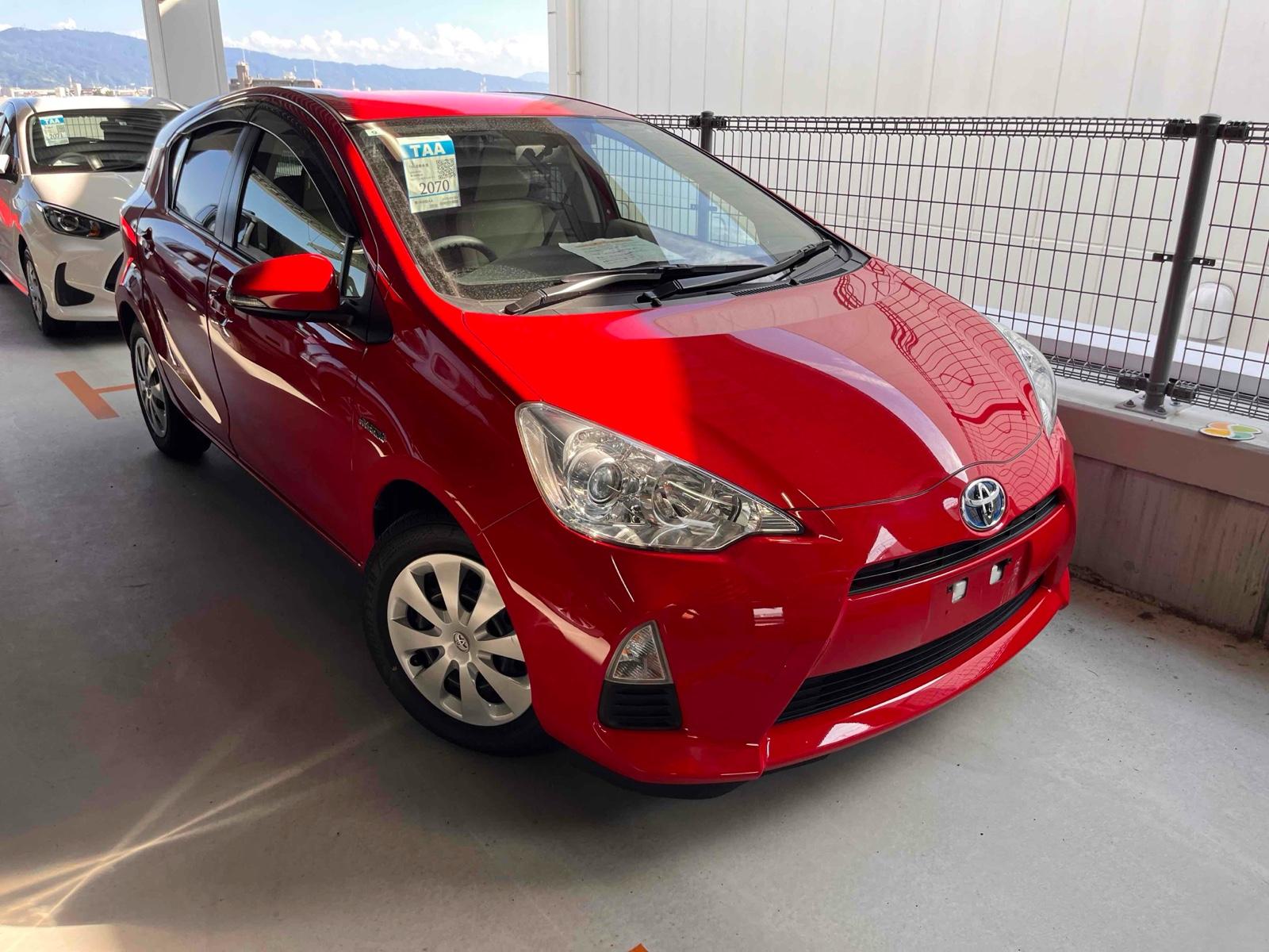 2013 Toyota AQUA 41,000 km