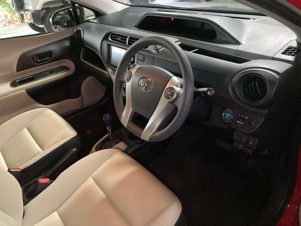 TOYOTA AQUA S Image 4