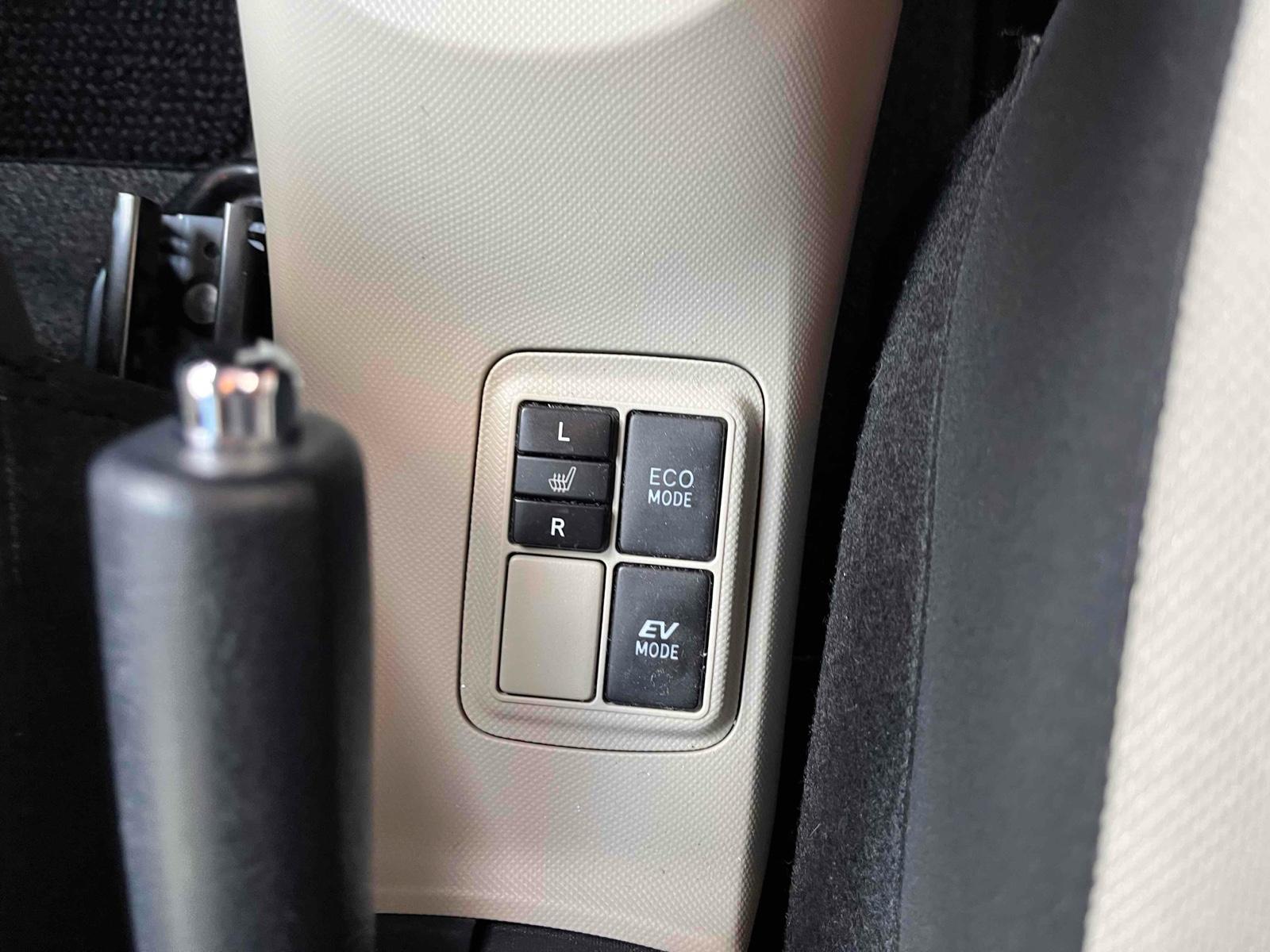 TOYOTA AQUA S Image 14
