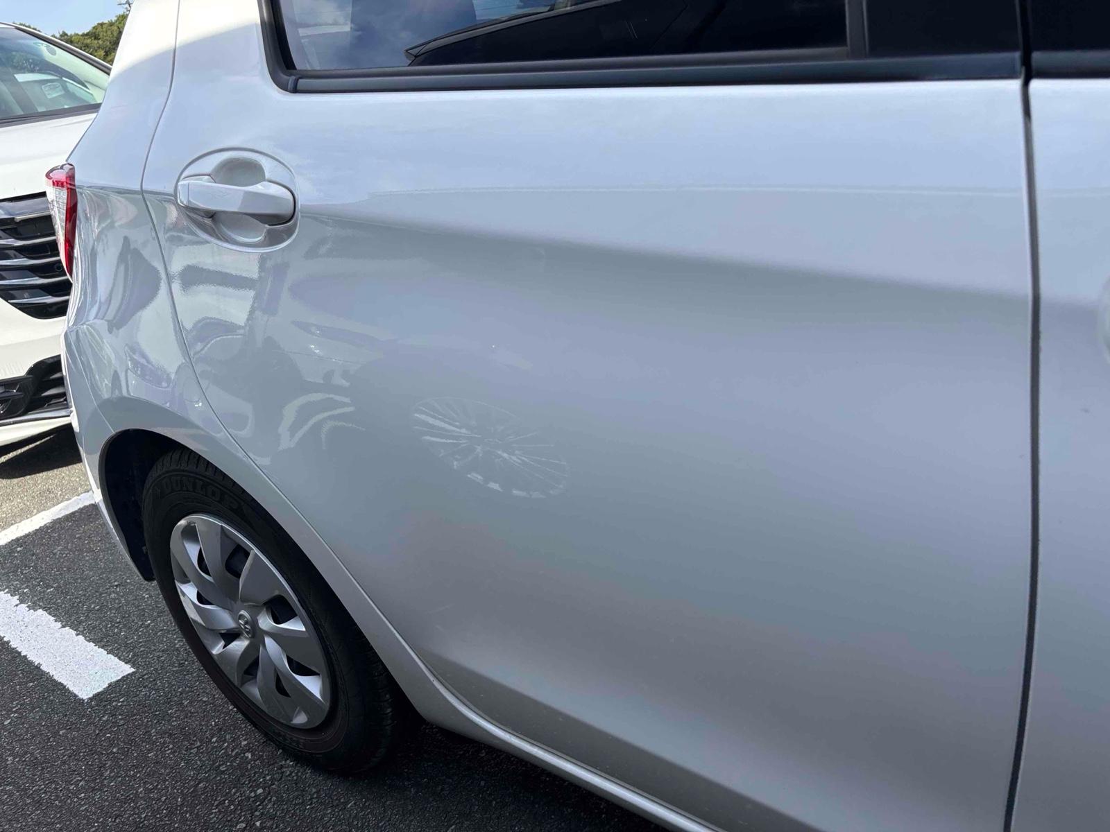 TOYOTA VITZ HYBRID F Image 8