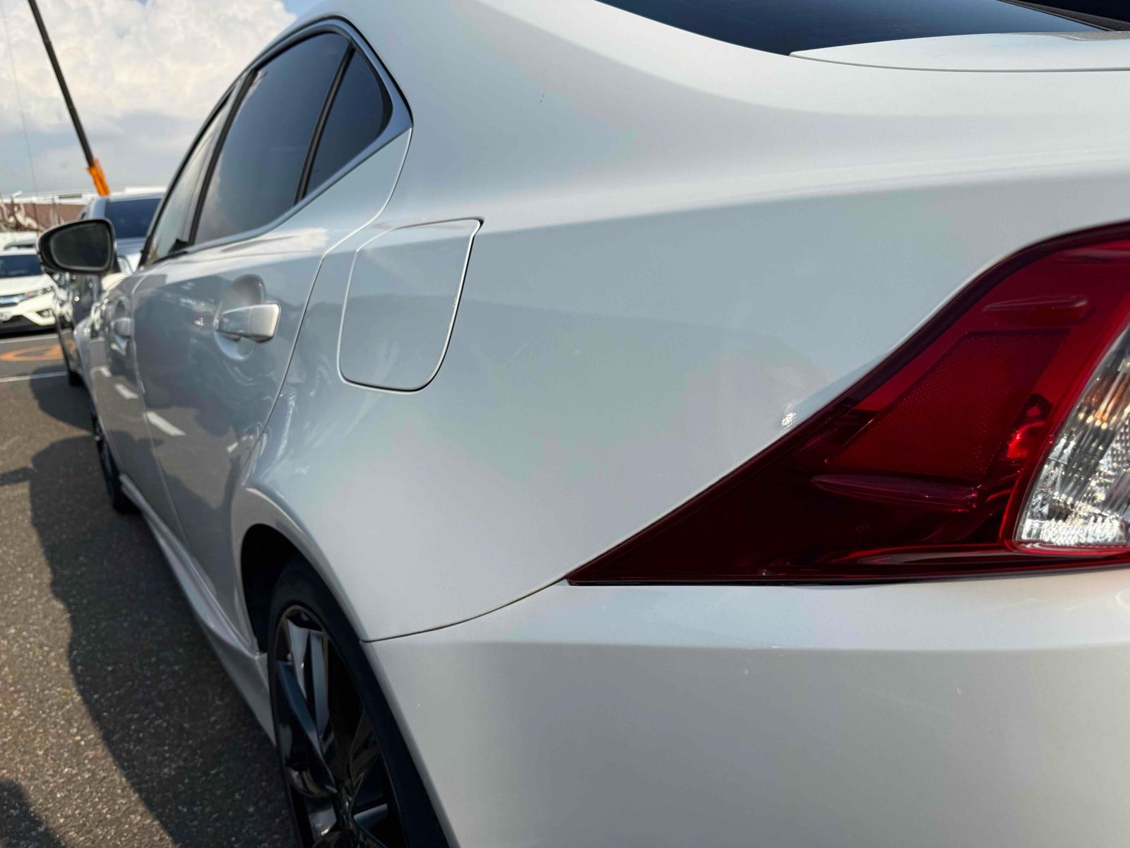 LEXUS IS 4D IS300H VERSION L Image 16