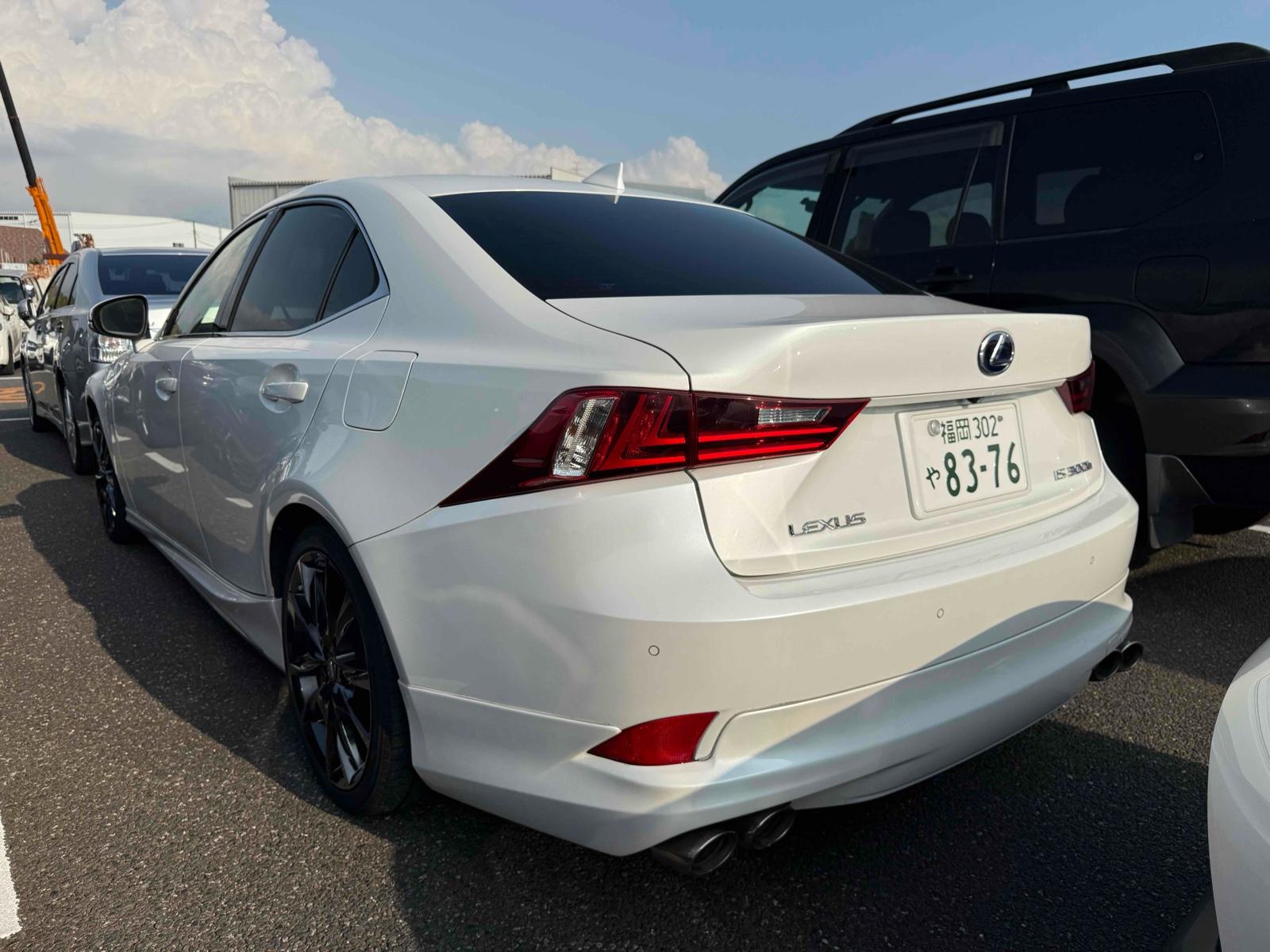 LEXUS IS 4D IS300H VERSION L Image 5