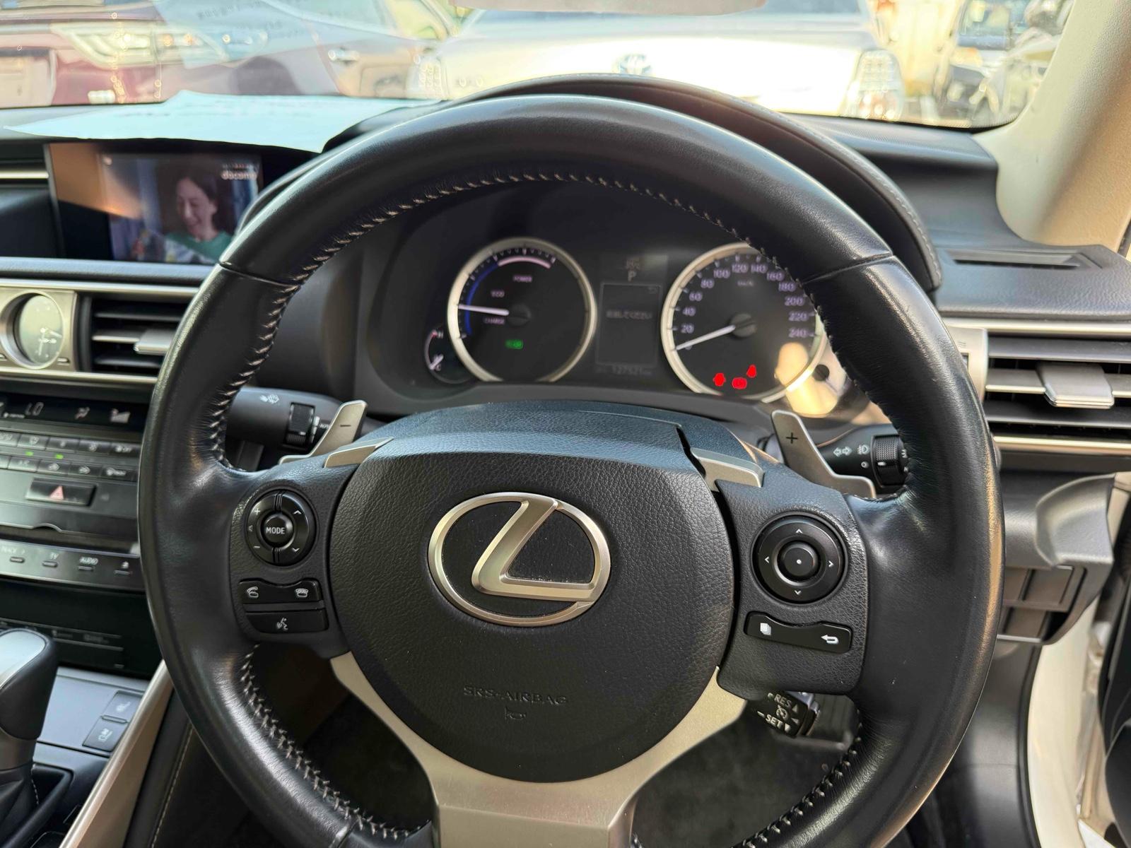 LEXUS IS 4D IS300H VERSION L Image 7