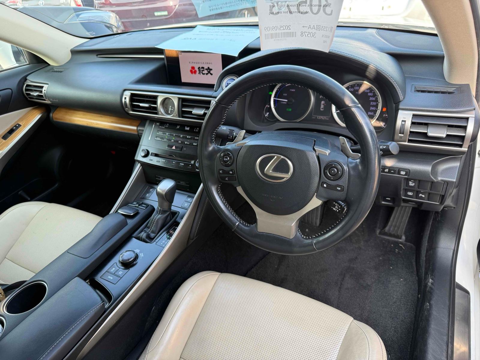 LEXUS IS 4D IS300H VERSION L Image 6
