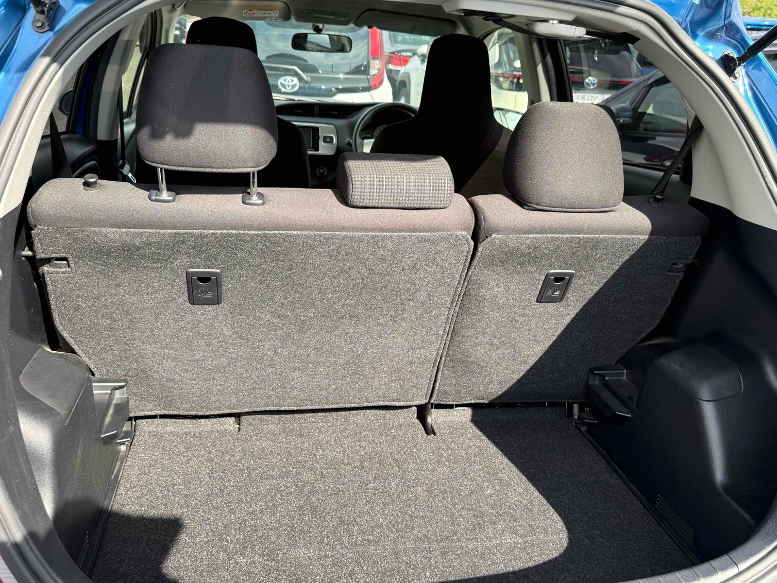 TOYOTA VITZ F Image 10