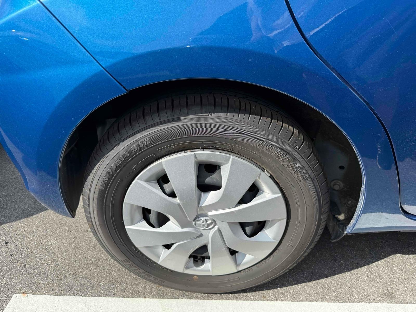 TOYOTA VITZ F Image 11