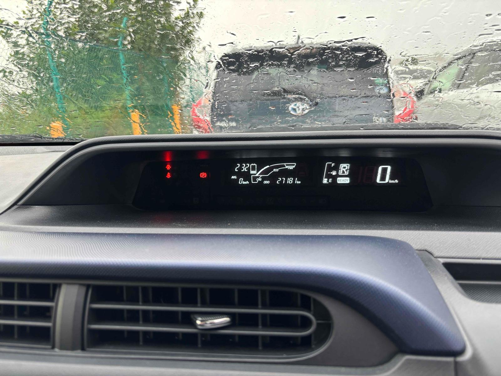 TOYOTA AQUA S Image 11