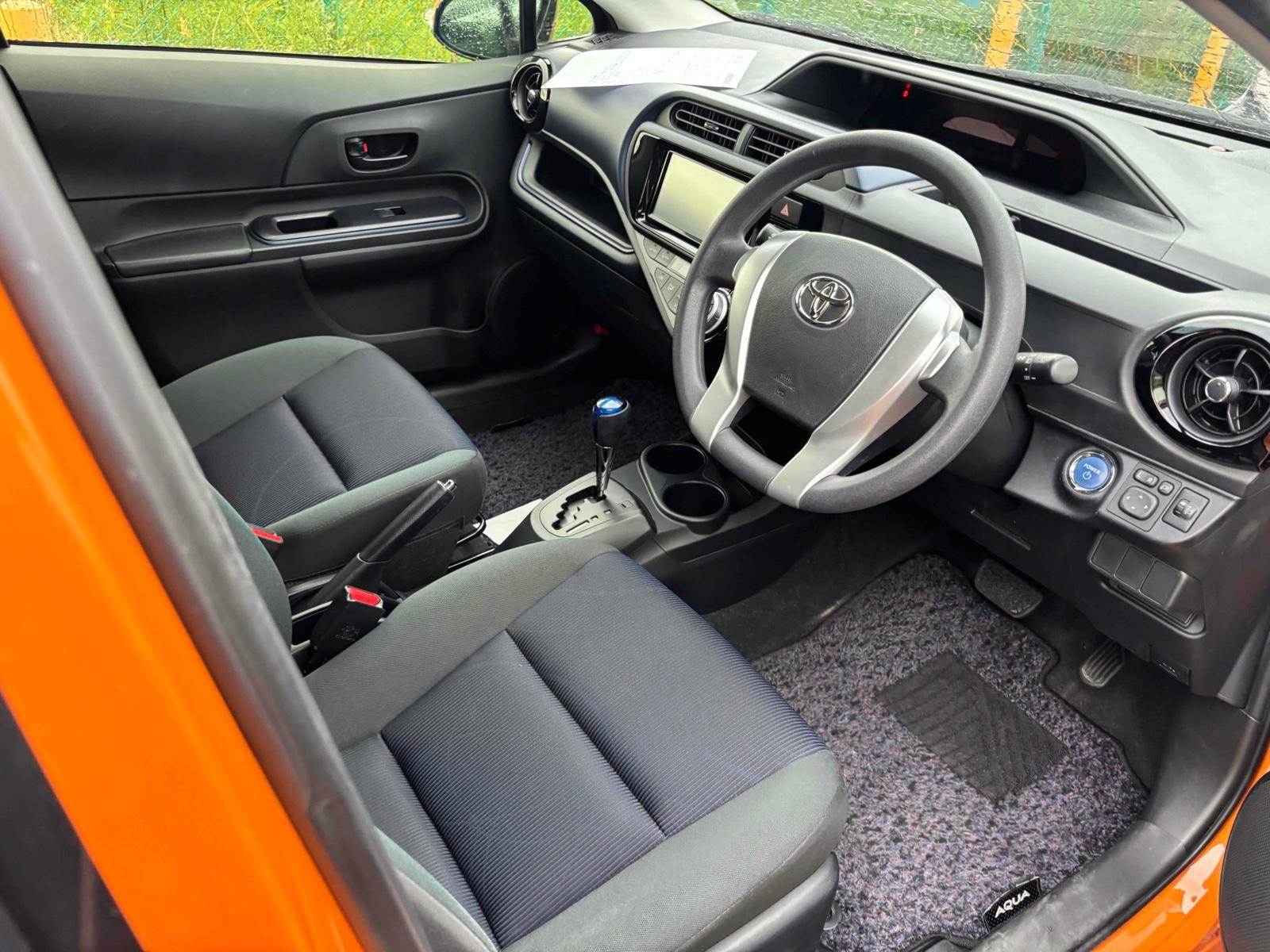 TOYOTA AQUA S Image 6
