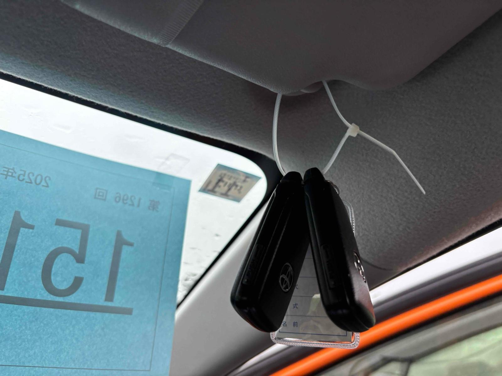 TOYOTA AQUA S Image 10
