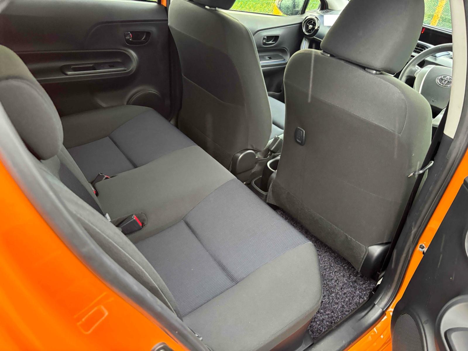 TOYOTA AQUA S Image 7