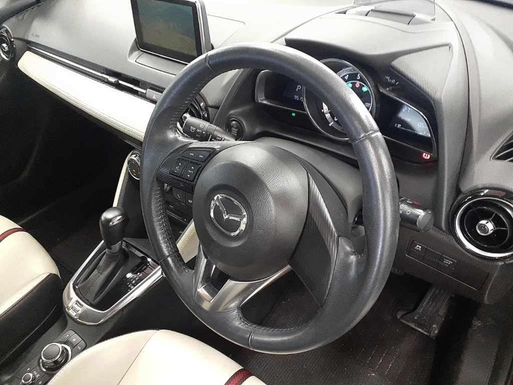 MAZDA DEMIO 13S L PACKAGE Image 3