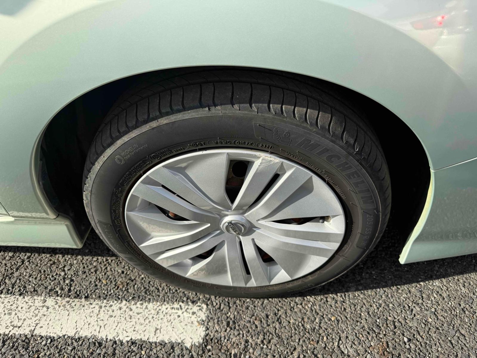NISSAN LEAF X Image 17
