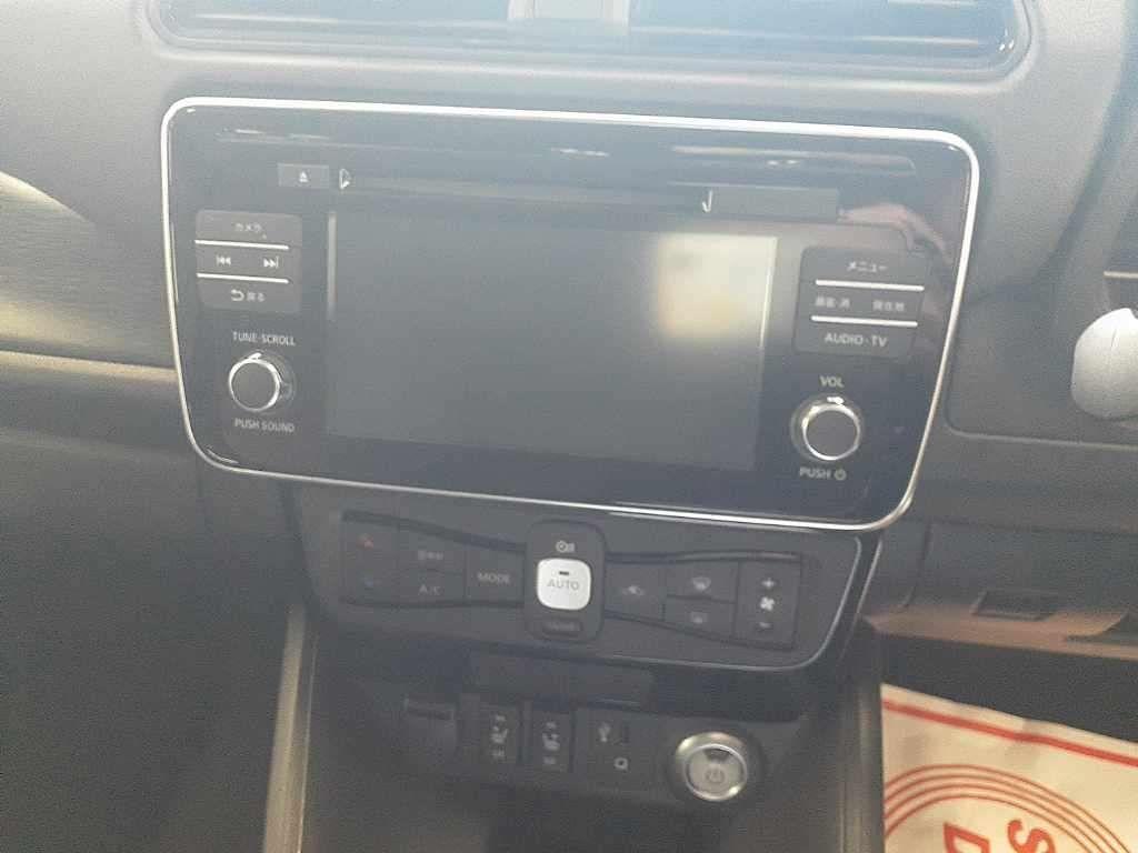 NISSAN LEAF X Image 10