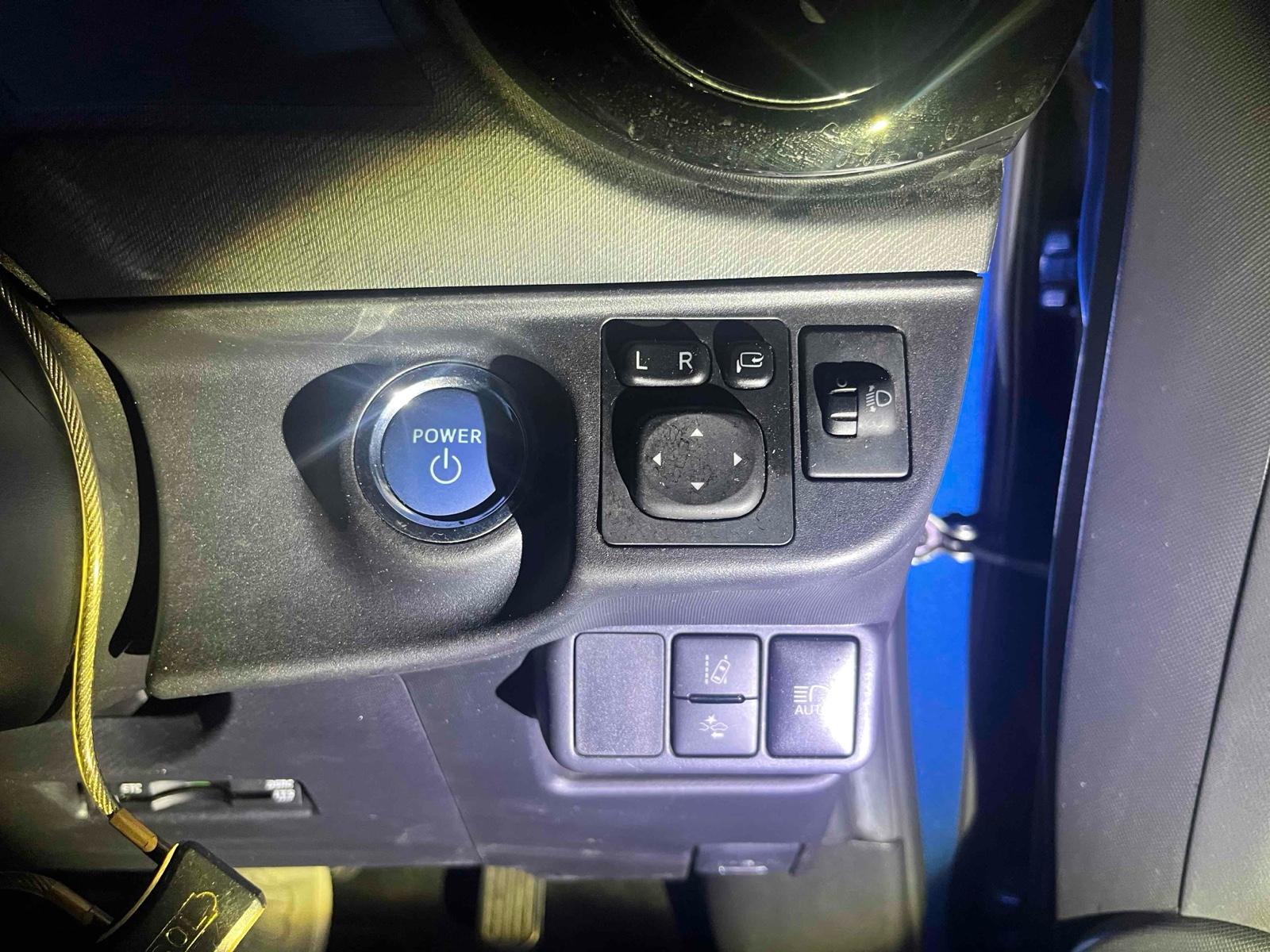 TOYOTA AQUA G BLACK SOFT LEATHER SELECTION Image 12