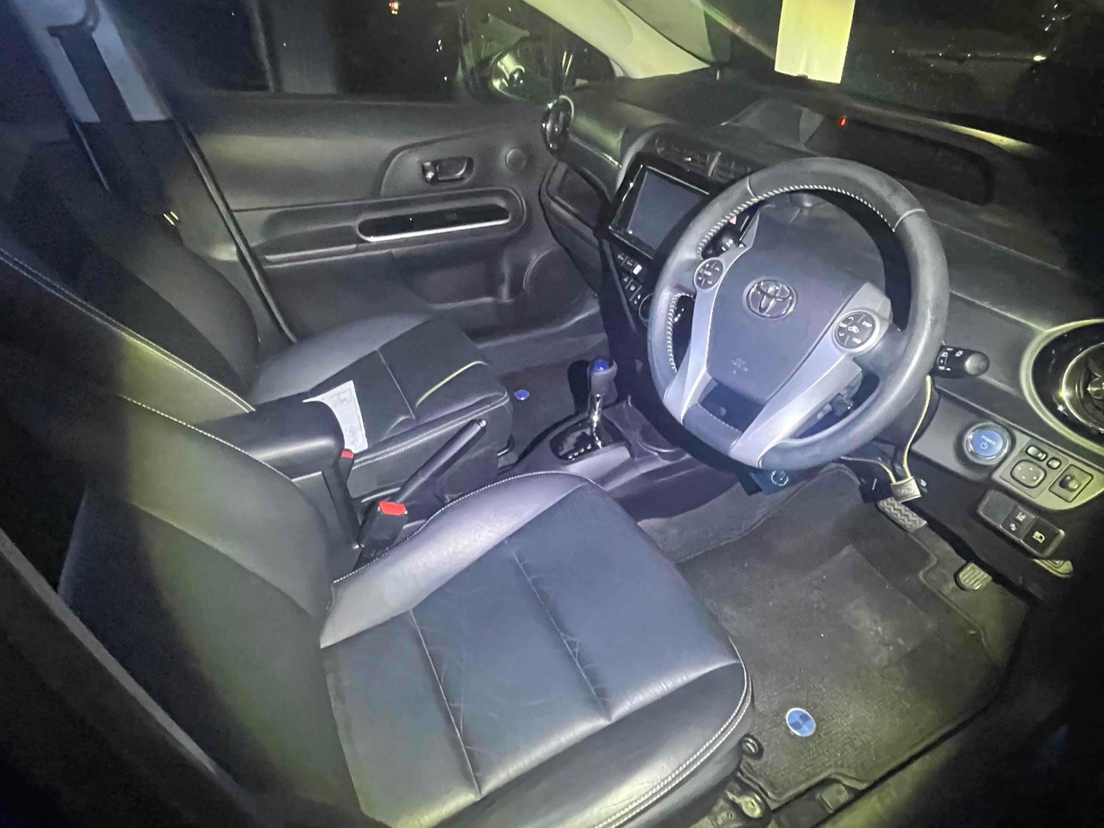 TOYOTA AQUA G BLACK SOFT LEATHER SELECTION Image 9