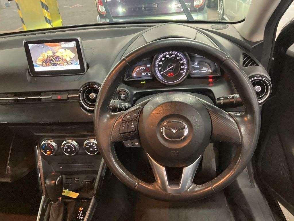 MAZDA DEMIO 13S Image 4