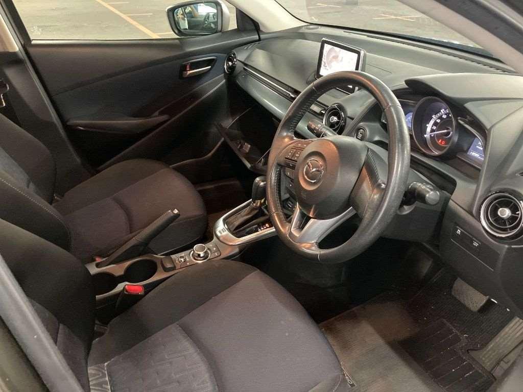 MAZDA DEMIO 13S Image 3