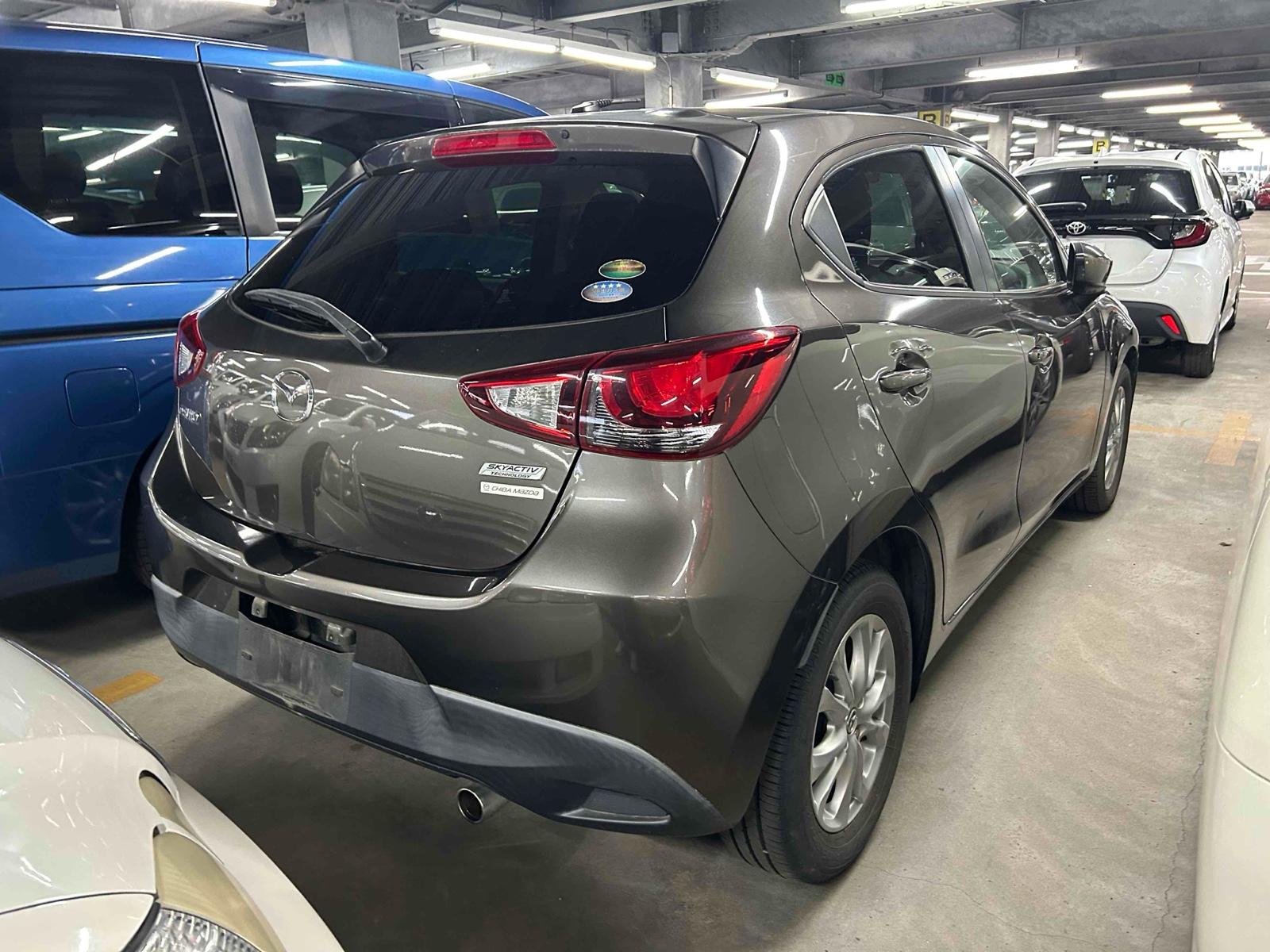 MAZDA DEMIO 13S Image 2