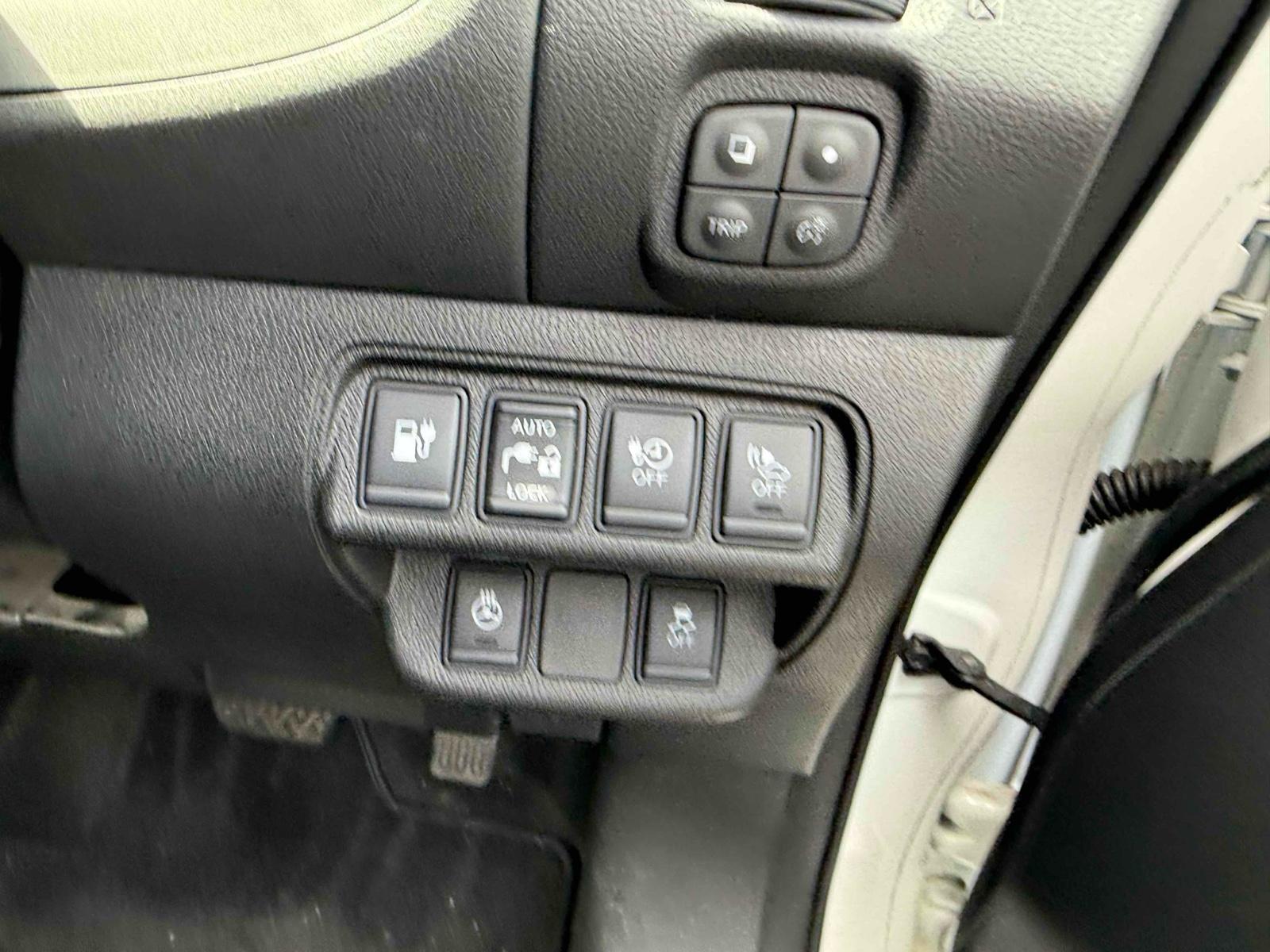 NISSAN LEAF S Image 9