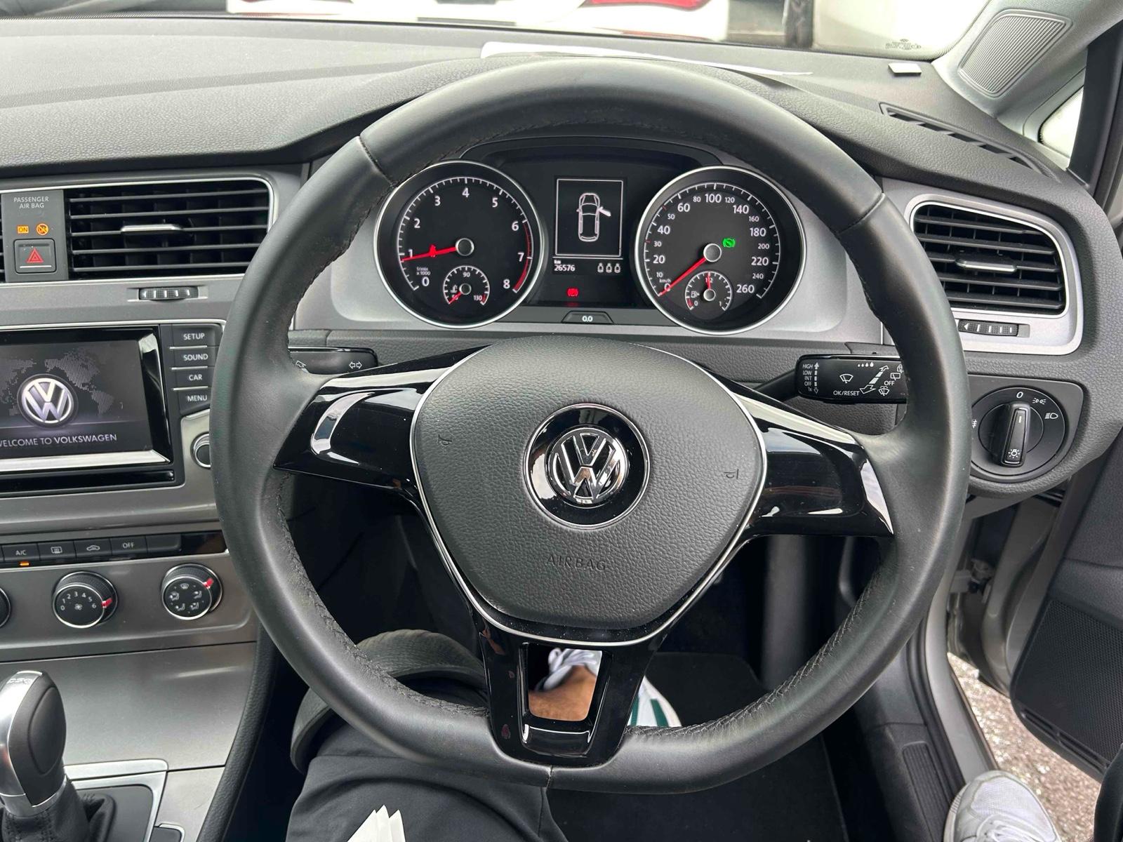 VOLKSWAGEN GOLF  Image 10