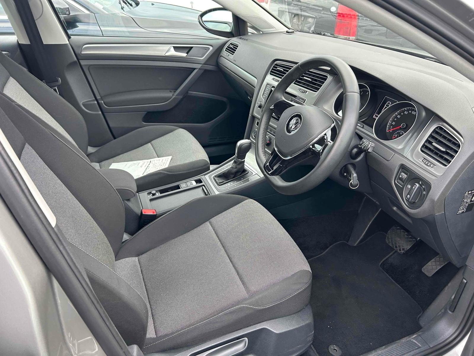 VOLKSWAGEN GOLF  Image 9