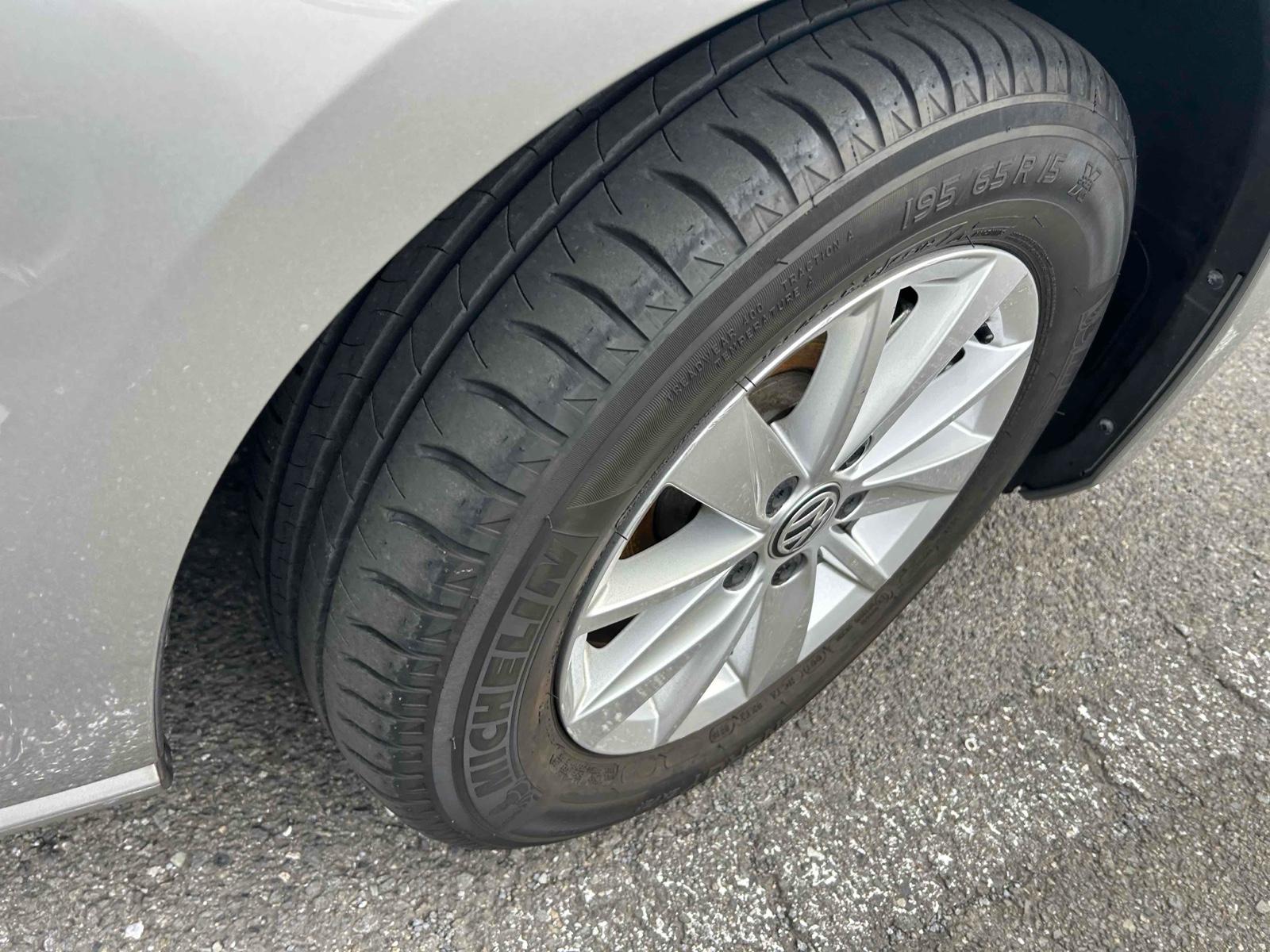 VOLKSWAGEN GOLF  Image 11