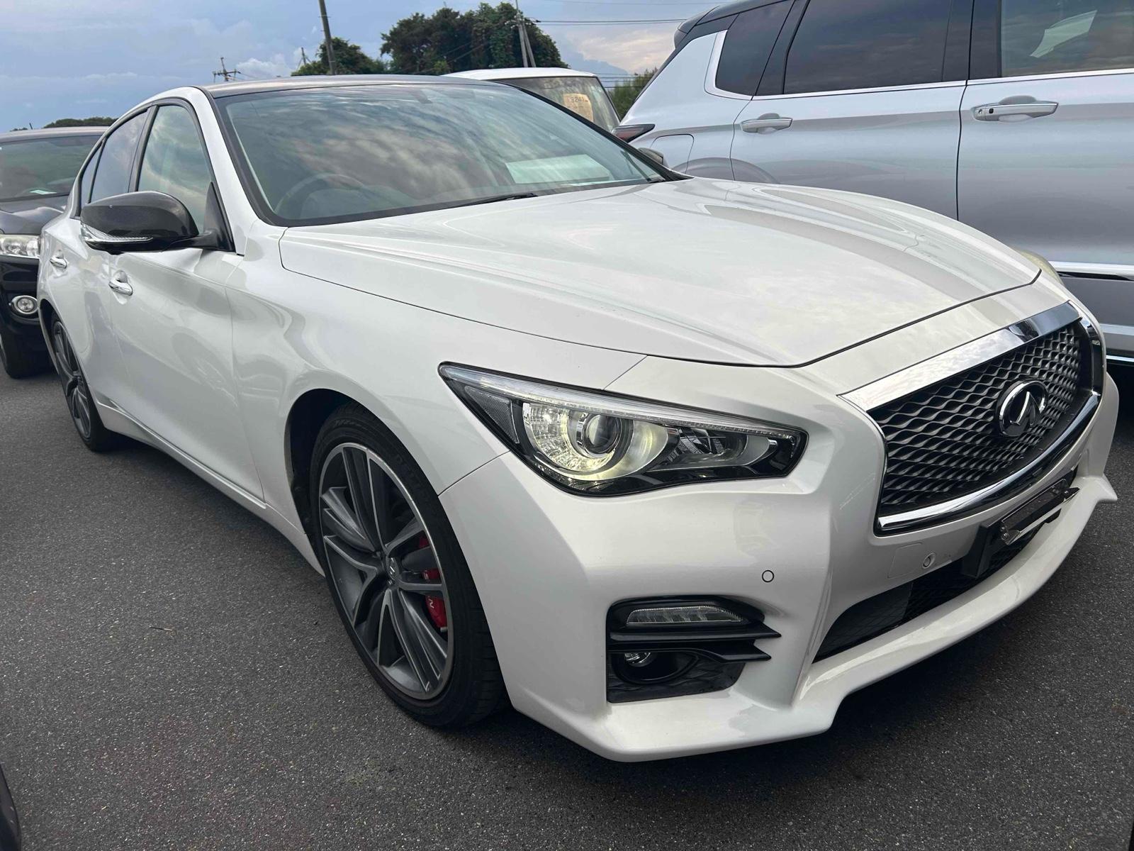 2015 Nissan SKYLINE HYBRID 130,000 km