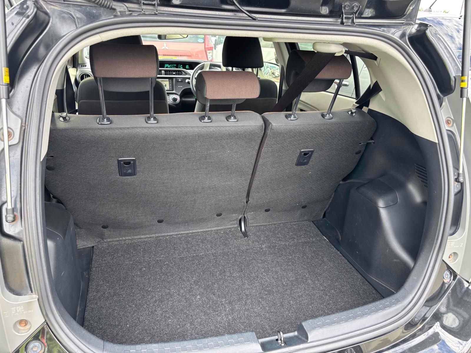 TOYOTA AQUA G Image 5