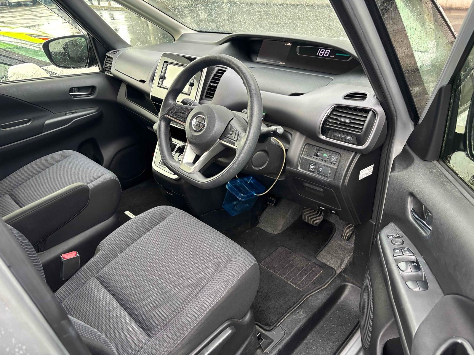 NISSAN SERENA 5D X Image 9
