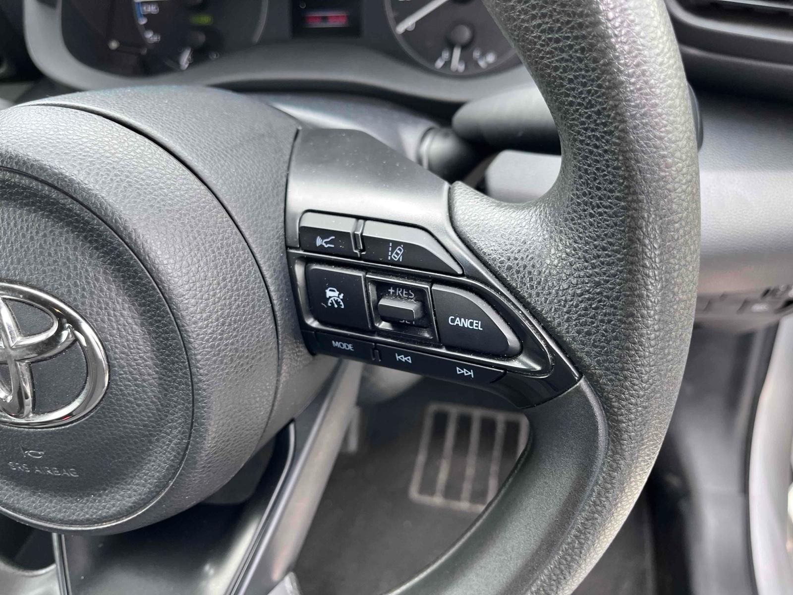 TOYOTA YARIS HYBRID X Image 13