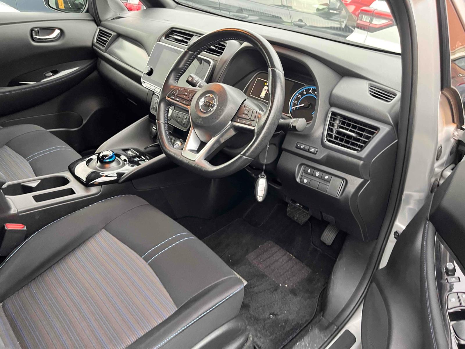 NISSAN LEAF X Image 9