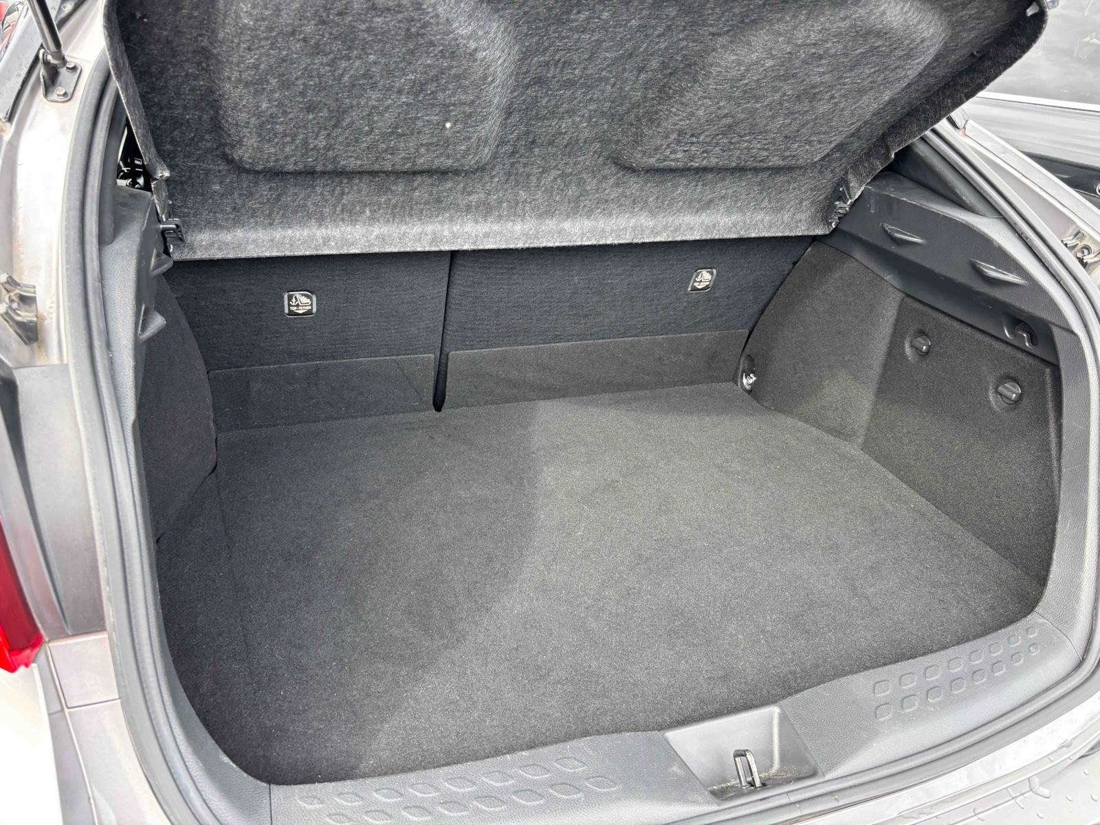 TOYOTA C-HR G Image 13