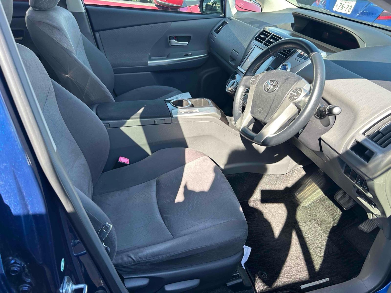 TOYOTA PRIUS ALPHA G 7SEATER Image 10