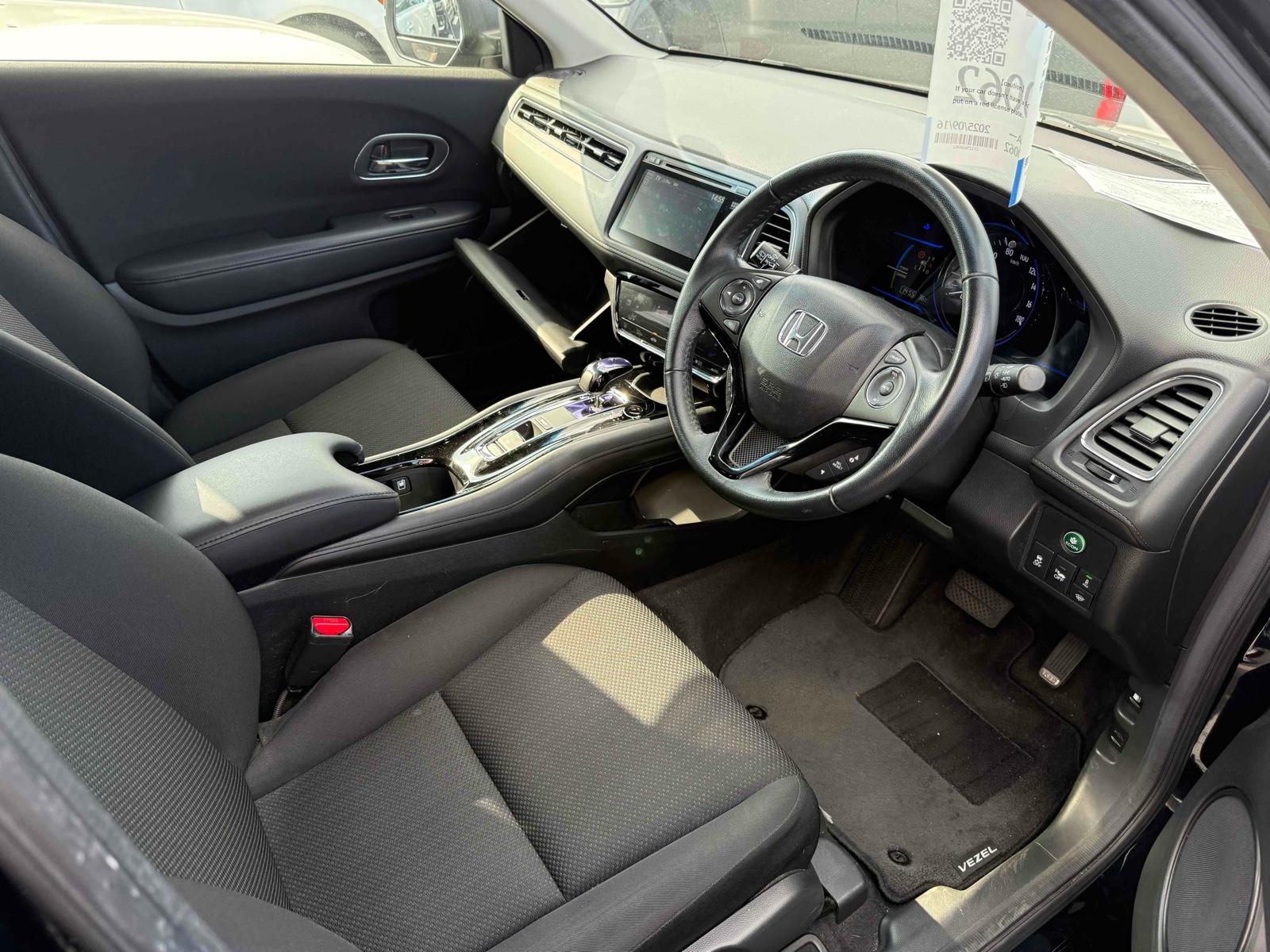 HONDA VESEL HYBRID X Image 3
