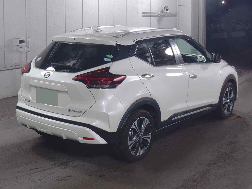 NISSAN KICKS 5D X TWO TONE INTERIOR EDITION Image 7